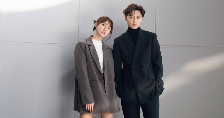 「王子」邱勝翊（右）被爆捲入粿粿婚姻。（圖／翻攝臉書／粿粿）