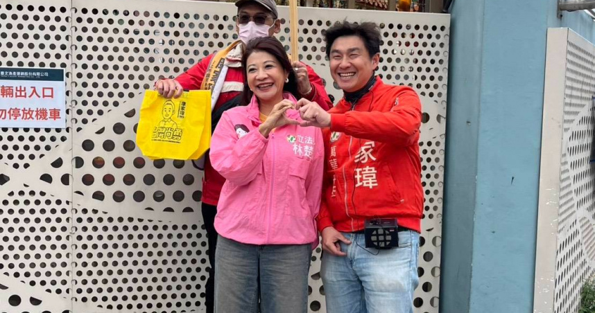 民進黨台北市中正萬華區擬參選人康家瑋4日在立委林楚茵陪同下，至富民市場及第一果菜市場掃街拜票。（圖／康家瑋提供）