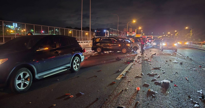 國3茄苳段聯結車失控追撞4車　「一家5口受困」56歲岳母不治