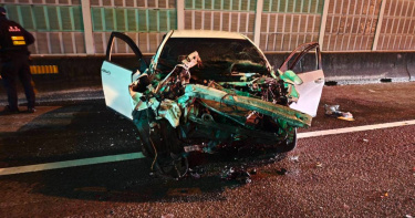 高雄今清晨發生死亡車禍。（圖／翻攝記者爆料網）