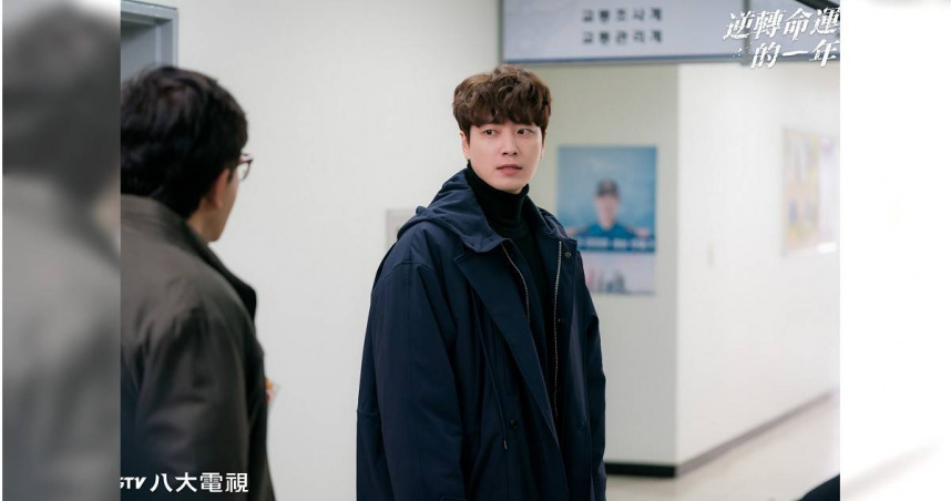 李浚赫飾演刑警，劇中有不少動作戲場面。（圖／八大提供）