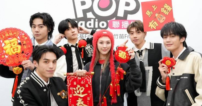 Ozone佳辰（左二）玩遊戲竟答不出魏如昀（中）名字。（圖／POP Radio提供）