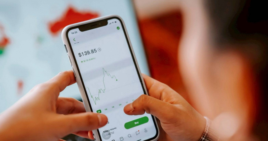 台股權值股大噴發 009816績效超車0050、00981A 精準卡位台達電6%漲幅與聯發科強勢漲停。（圖／PEXELS）