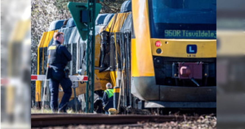 丹麥希勒勒當地時間23日清晨6時30分左右，驚傳兩列通勤火車正面相撞，車頭均變形，至少17人受傷。（圖／達志／路透社）