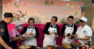 法務部長鄭銘謙、台北地檢署檢察長王俊立等人到更保台北分會製作粽子。（圖／台北分會提供）