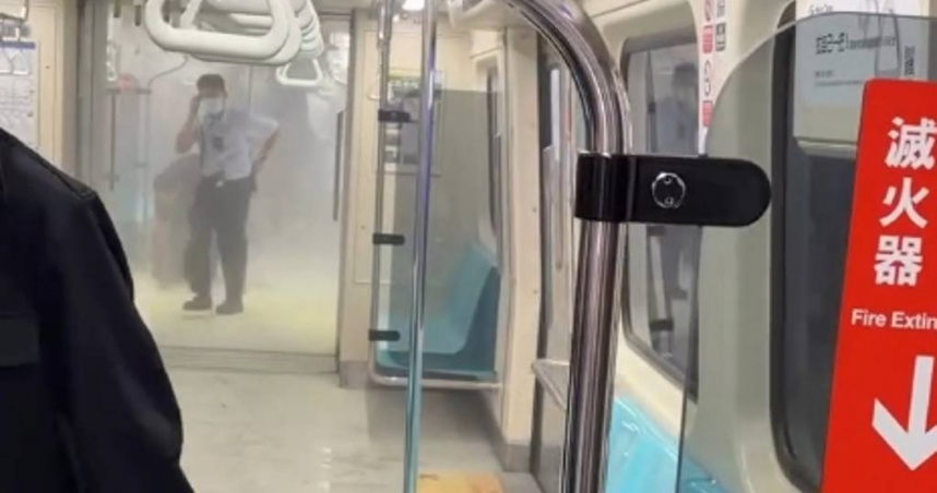 北捷板南線行動電源冒煙！1200人急下車　男乘客手掌燙傷