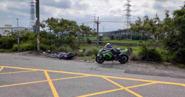 2重機對撞砂石車 騎士命危搶救中