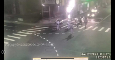惡煞深夜包抄圍毆尋仇 17歲少年險遭砍斷掌