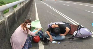 正妹上班途中目擊車禍 熱心護傷者舉動暖爆鄉民