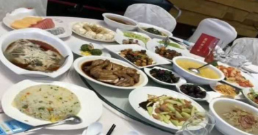 婚禮菜餚遭飯店外包 每桌蛋花湯搭配蛋炒飯竟要價2萬