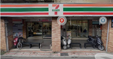 許多民眾為了省錢選擇在超商解決一日三餐。（圖／取自google map）