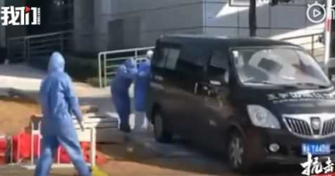 靈車從醫院緩緩駛出…護士妻心痛哭喊狂追:老公,你不要害怕