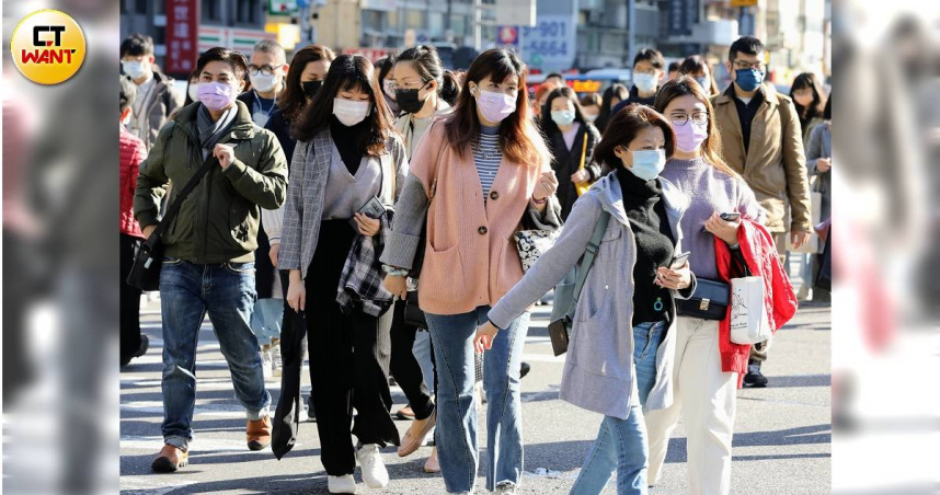 受到大陸冷氣團影響，今（15日）至17日北部、東北部氣偏冷。（圖／方萬民攝）