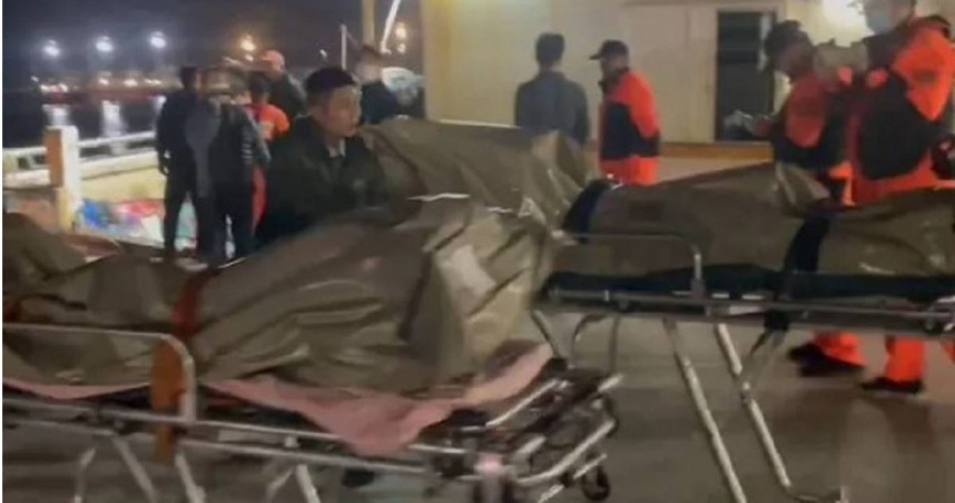 雲林三條崙外海有2名外籍漁民落海，疑被漁網纏繞所致，但救起時皆以不幸身亡未送醫。（圖／翻攝畫面）