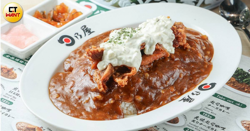 「南蠻炸雞咖哩」是將雞肉酥炸後蘸取以醋、糖、醬油混調的醬汁吸收風味，上面還會澆淋塔塔醬帶來多重層次。（250元，圖／林士傑攝）