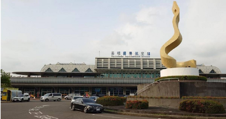 高雄小港機場表示，19日上午6時許D島櫃輸送帶故障，先以人力協助輸送，7點40分已經維修完成，沒有影響旅客班機起飛。（圖／報系資料照）