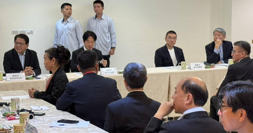 賴清德總統26日下午至基隆市大武崙產業園區與廠商座談，經濟部長郭智輝、基隆市長謝國樑及許多基隆在地企業家與會。業者表示，希望政府可以和美國協商，將32％關稅降至10％以下。（圖／中國時報記者徐佑昇攝）