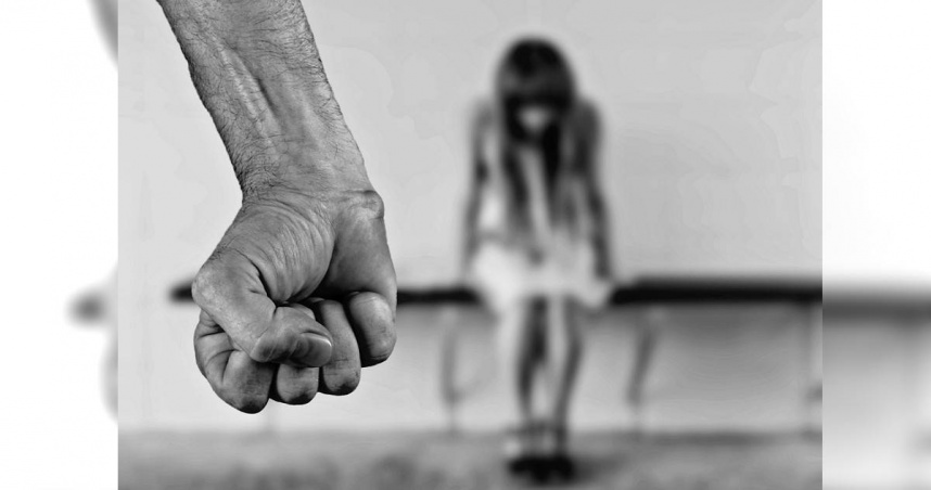 巴西一名女子被前夫勒斃後棄屍河中，她的朋友表示女子曾為了孩子隱忍男方的家暴。（示意圖／Pexels）