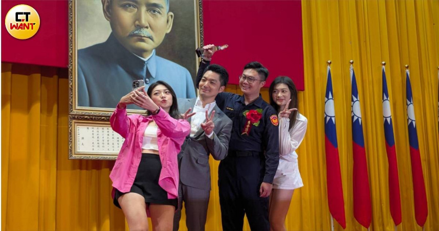 蔣萬安11日下午出席金吾獎頒獎典禮，談及中央刪地方政府預算，蔣萬安表示，將遵循法律提出訴願。（圖／林冠吟攝）