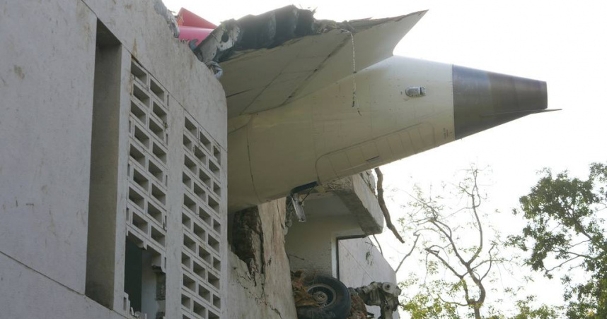 印度12日發生嚴重空難，造成200多人喪命。（圖／美聯社／達志）