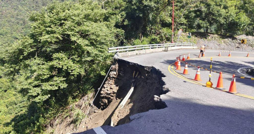 台14線往霧社方向、約在77公里處，今天清晨傳出路面崩塌。（圖／報系資料照）