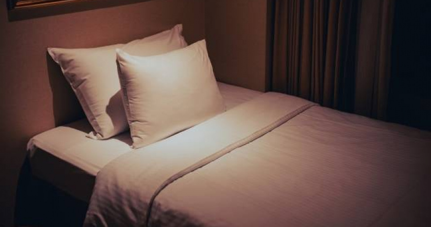 一名男子不滿女友一直借錢，就開玩笑「做1次給3000」，下場超悽慘。（示意圖／翻攝自photoAC）