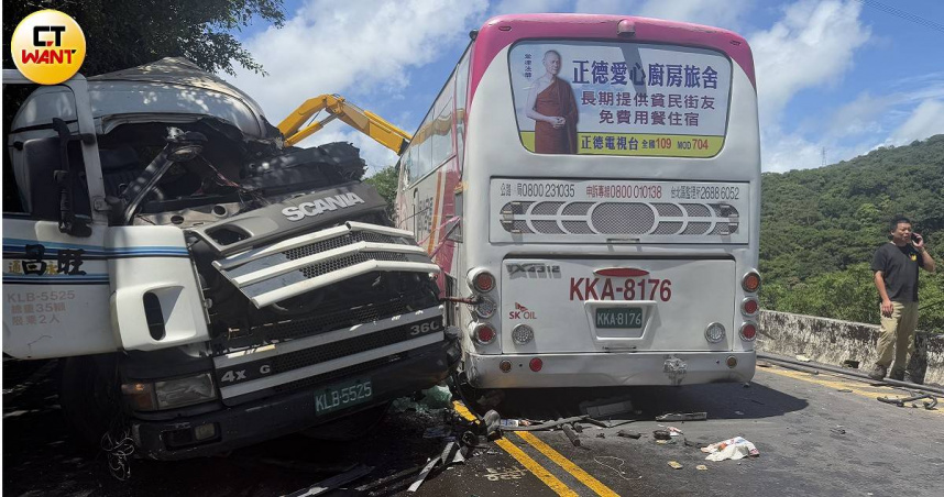 萬里今早發生嚴重車禍，導致1人喪命。（圖／沈建邦攝）