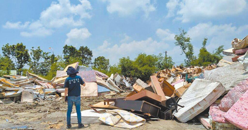 丹娜絲颱風過境，造成嘉南一帶石綿瓦破損，環境部估嘉義縣及台南市共有1萬5600公噸須清除。（圖／翻攝畫面）