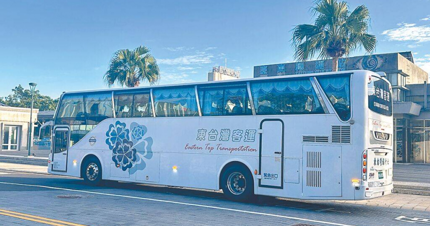 台東幅員遼闊，市區距離各鄉鎮車程動輒3個小時，因此有客運駕駛夜宿車上。（圖／中國時報蔡旻妤攝）