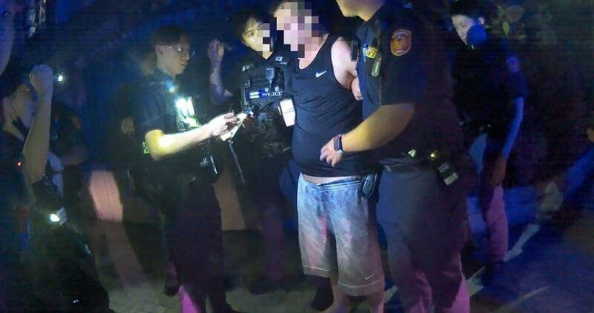 47歲許姓國小老師4度酒駕肇事逃逸，警方圍捕過程中遭衝撞，酒測值高達0.94被移送法辦。（圖／翻攝畫面）