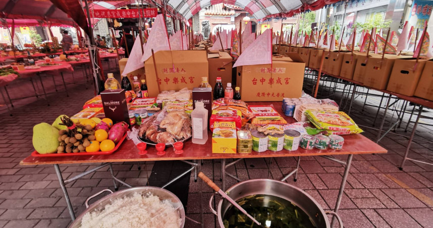 台中樂成宮普渡拜拜。（圖／楊登嵙提供）