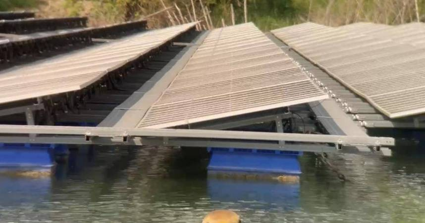 經濟部（13）日強調，無論是烏山頭水庫或其他水面型光電設置，都未有因鋪設光電板而有汙染情形，農業部農水署的網站已經公布檢測資訊。（圖／報系資料庫）