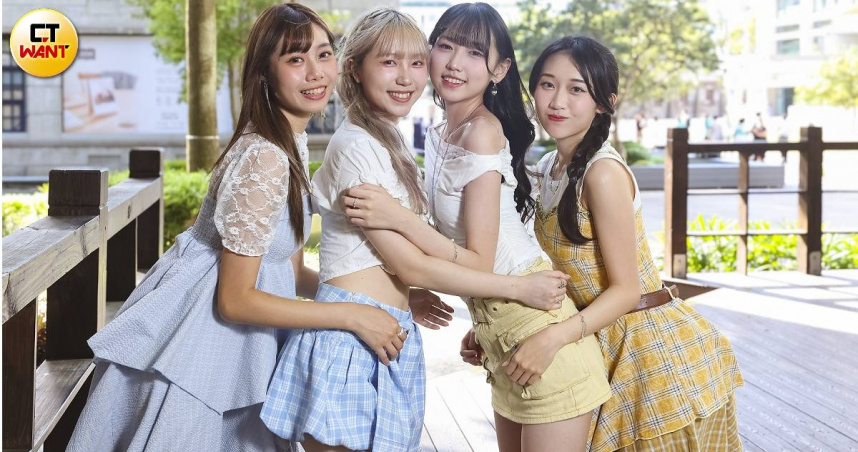 AKB48 Team TP伊品（左起）、劉曉晴、蔡亞恩、黃奕霖接受本刊專訪。（圖／楊澍攝）