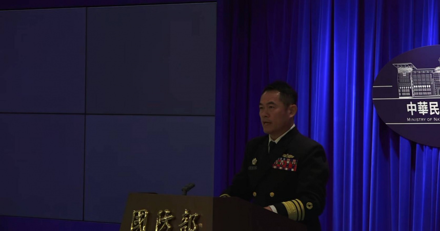海軍司令部參謀長邱俊榮表示，海鯤艦的測試進度落後2個月以上，現在已經開始計罰，累計計罰天數達到交艦履約交件時，會計算所有逾期天數。（圖／截自國防部發言人Youtube直播）
