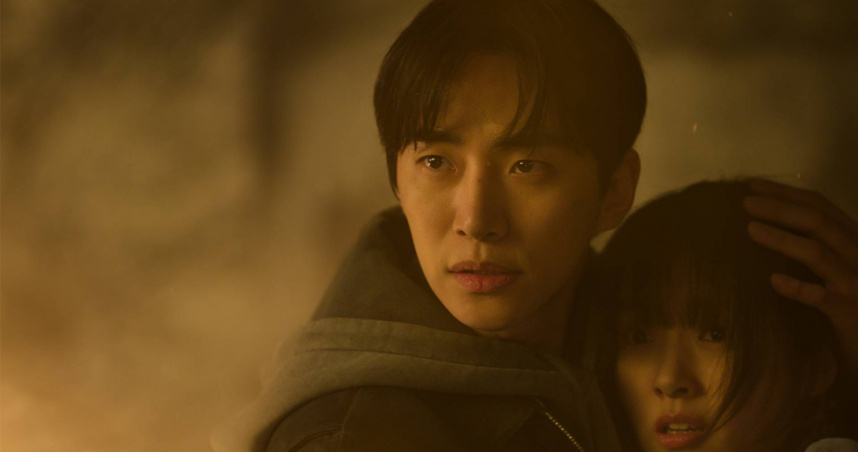 李俊昊（左）在新劇中有超能力。（圖／Netflix提供）