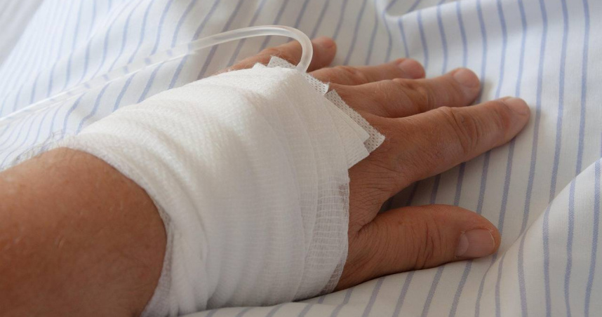 伍德出院後隔天即迎來樂透團隊登門報喜，確認中獎逾14萬英鎊的幸運時刻。（示意圖／Pixabay）