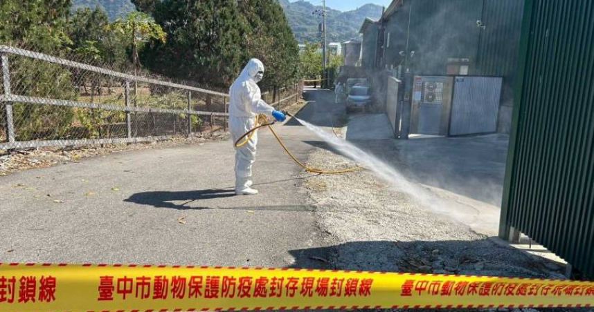 豐康牧場遭查封現場，業者因隱匿禽流感疫情與違規處置病死雞遭重罰。（圖／台中市政府提供）