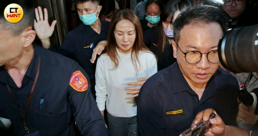 高金素梅涉詐領助理費等3大案，以100萬元交保，並限制出境、出海。（圖／周志龍攝）