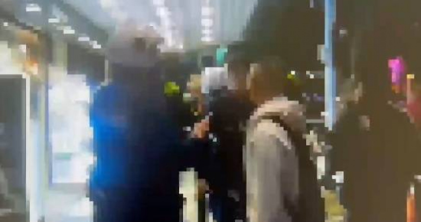 北市林森北路凌晨酒客叫囂！酒後互看不順眼　警勸說無果管束帶回