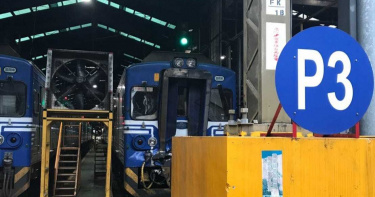 獨家/花蓮火車站對撞 列車歪斜窗戶全毀畫面曝光