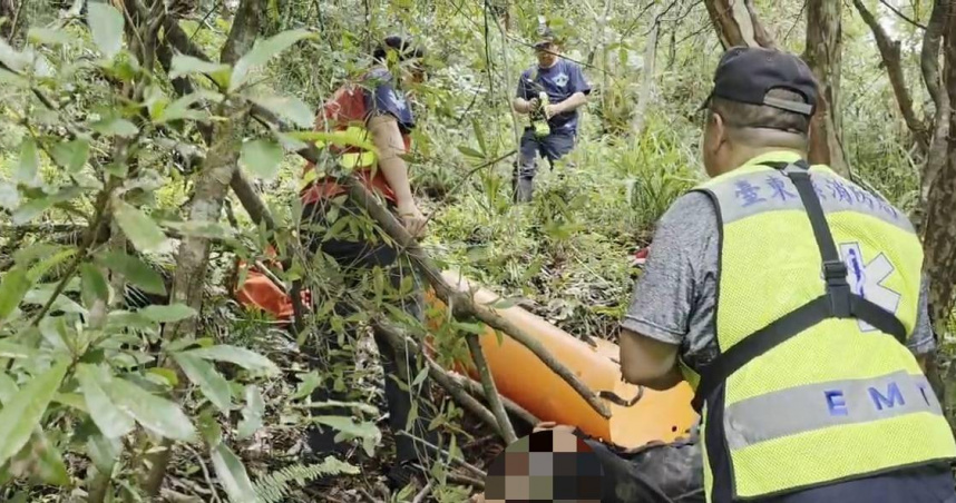 南橫台20線57歲騎士過彎自摔「慘墜30公尺深谷」　警消下切步道救援送醫
