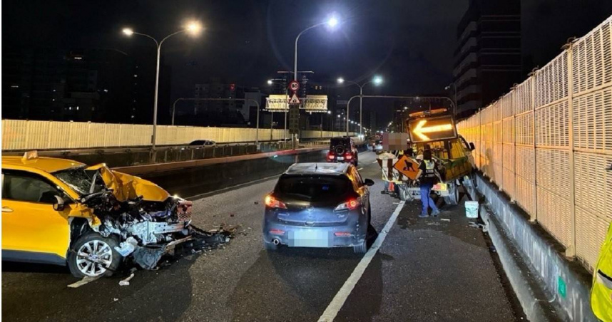 北市26歲運將恍神猛撞路肩施工車　現場慘況曝