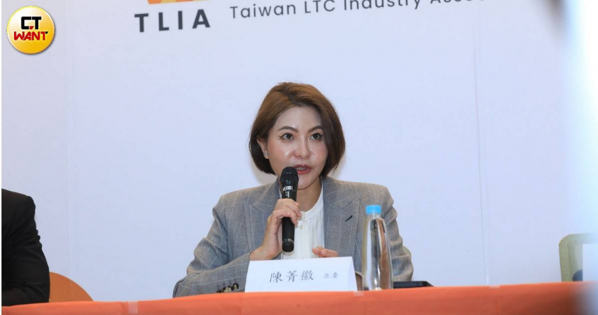 國民黨立委陳菁徽緊追徐佳青特權爭議，要求賴政府公布行政調查進度與時程。（圖／周志龍攝）