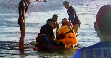 恆春香蕉灣傳戲水意外 男遊客浮潛溺水送醫搶救