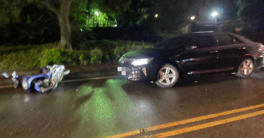 監視器畫面曝!顧立雄、王美花陽明山車禍 地震警報響…機車秒滑倒
