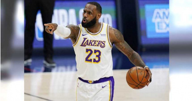 高中曾獲Kobe贈訂製鞋款 詹姆斯:傳奇永遠不死