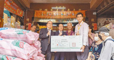 投注站按錯爽中1億頭彩!高雄男捐66萬香油錢 彩券行老闆捐出賑災