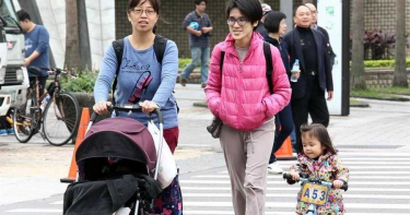 耶誕溫暖如春明晚轉濕冷 「暴跌剩13度」巴逢颱風周末雨全台