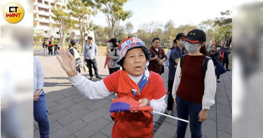 韓國瑜鳳山發紅包 鑽石級女韓粉喊選舉不公