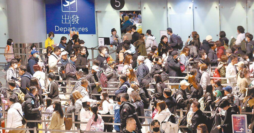 新冠疫情後，多數旅平險拿掉「法定傳染病」的保障，出國民眾要多注意。（圖／報系資料照）